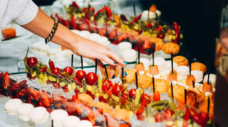 Co to jest finger food? Definicja i zastosowanie