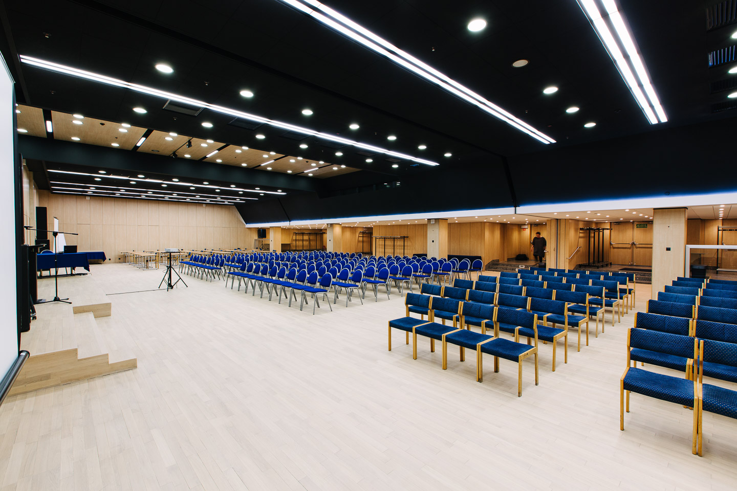 Jak wybrać salę konferencyjną – 10 kluczowych kryteriów