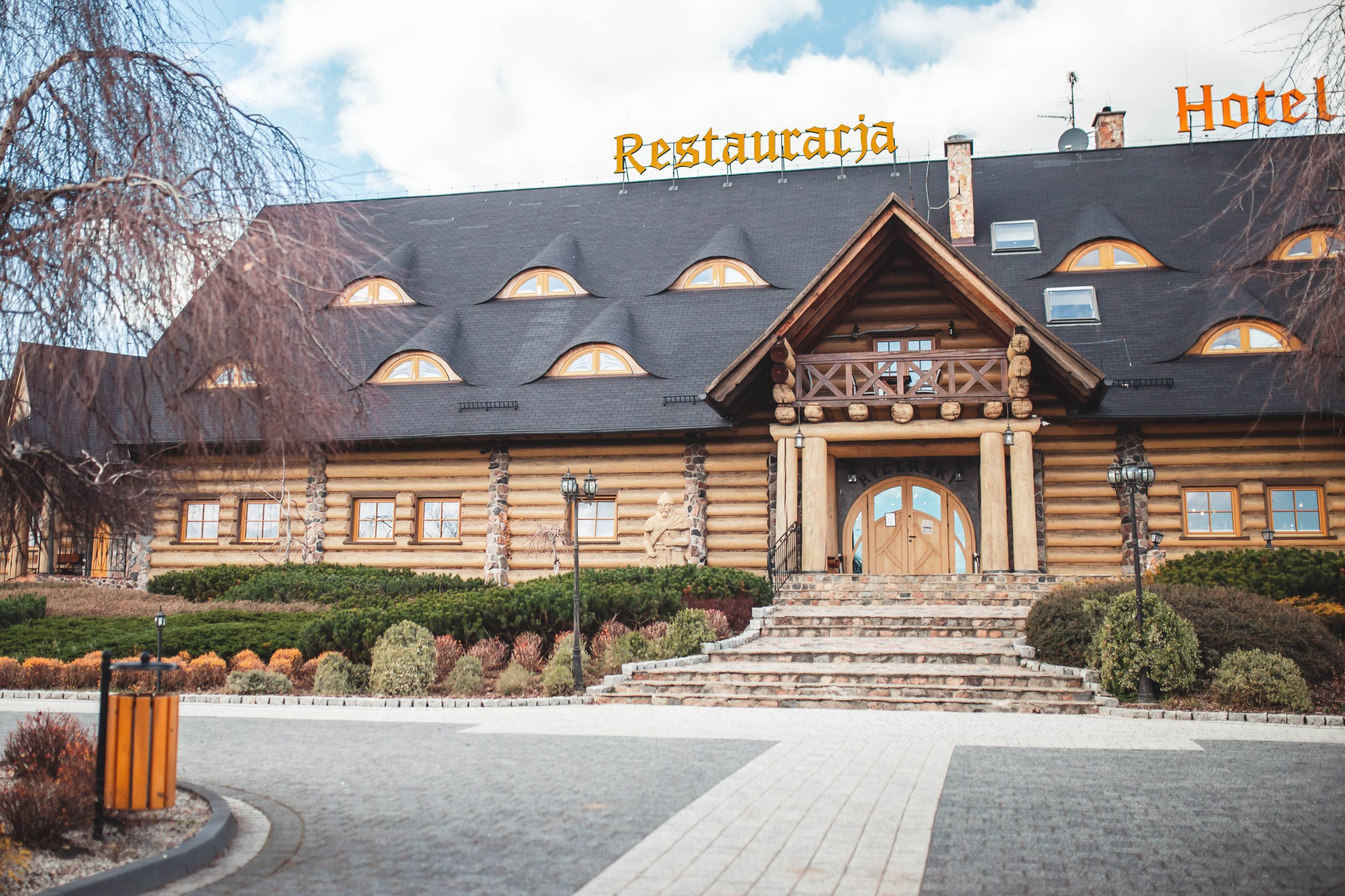 Restauracja i Hotel Rycerski*** — Conference Hotel w Czeladz
