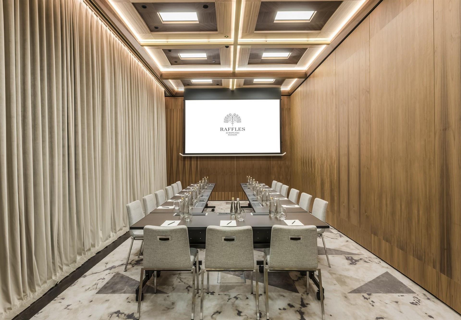 Sala Meeting Room 1 (Blue)