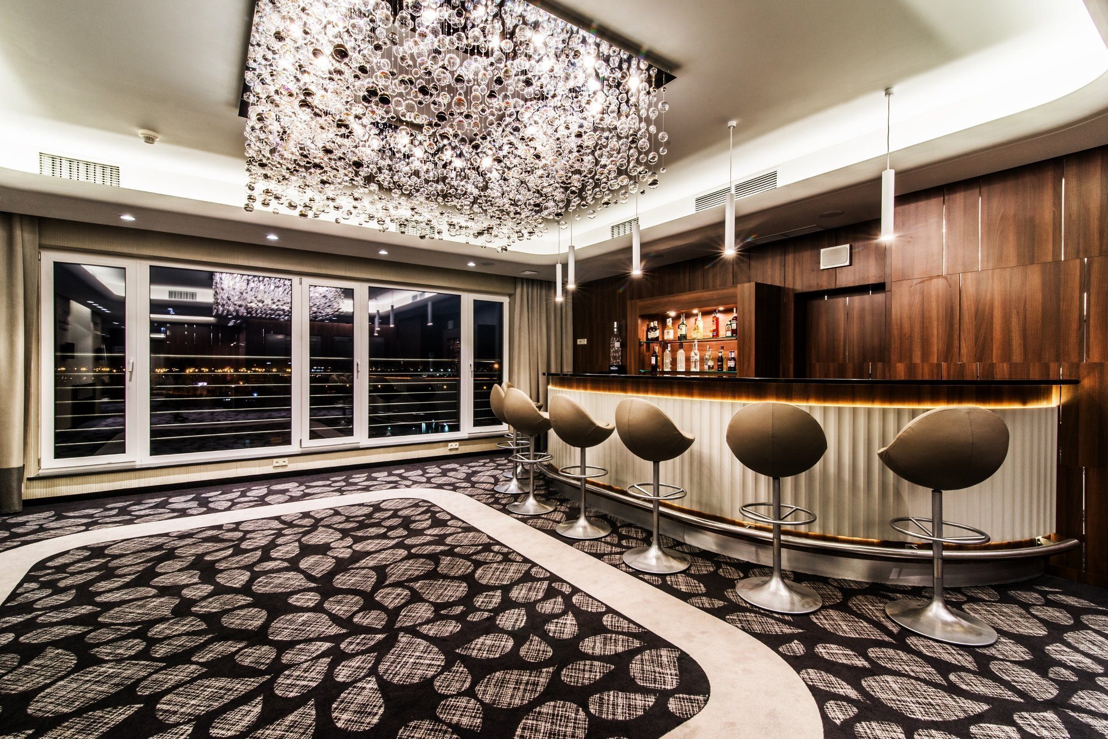 Concorde + Zeppelin + foyer