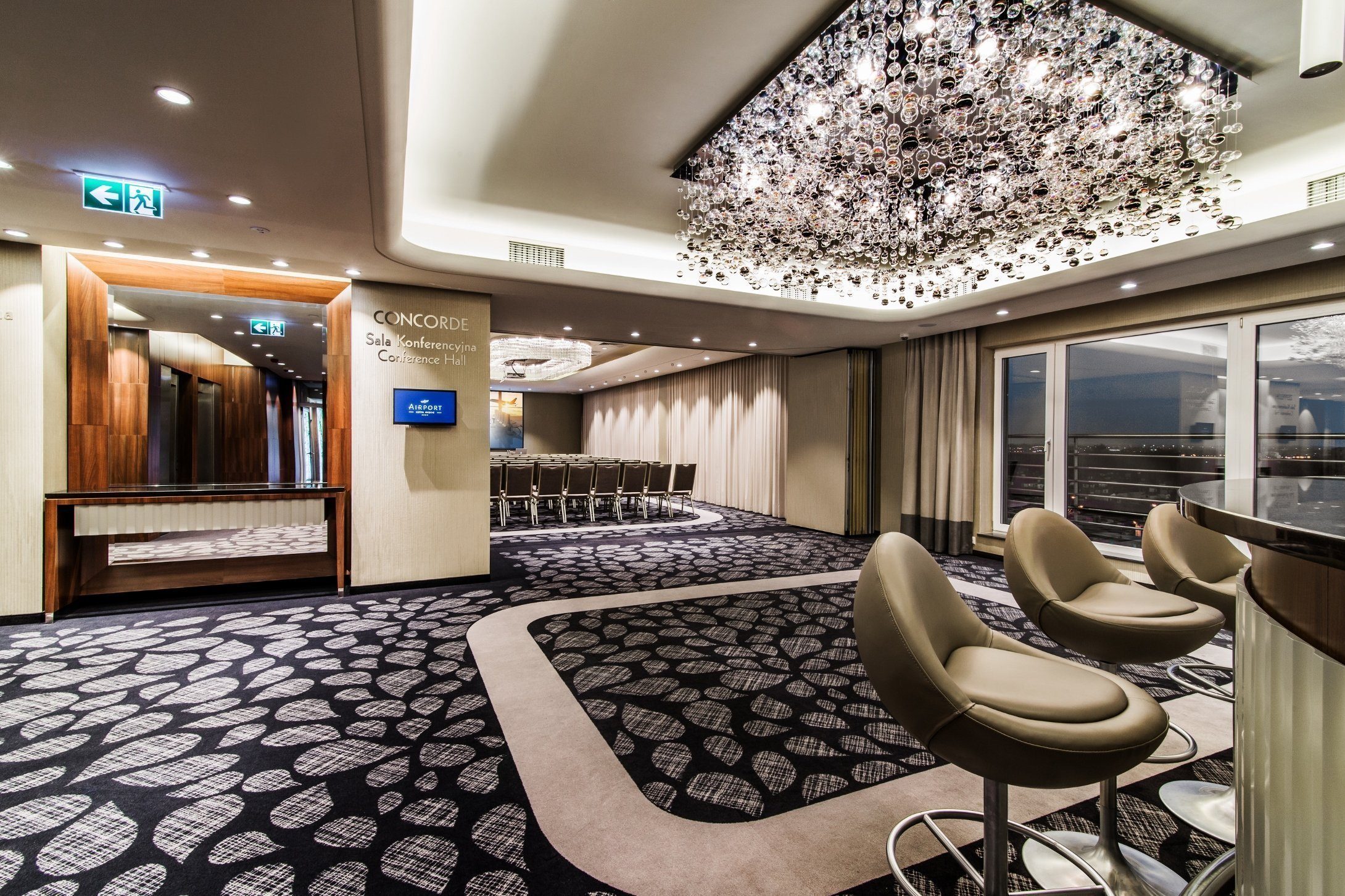 Concorde + Zeppelin + foyer