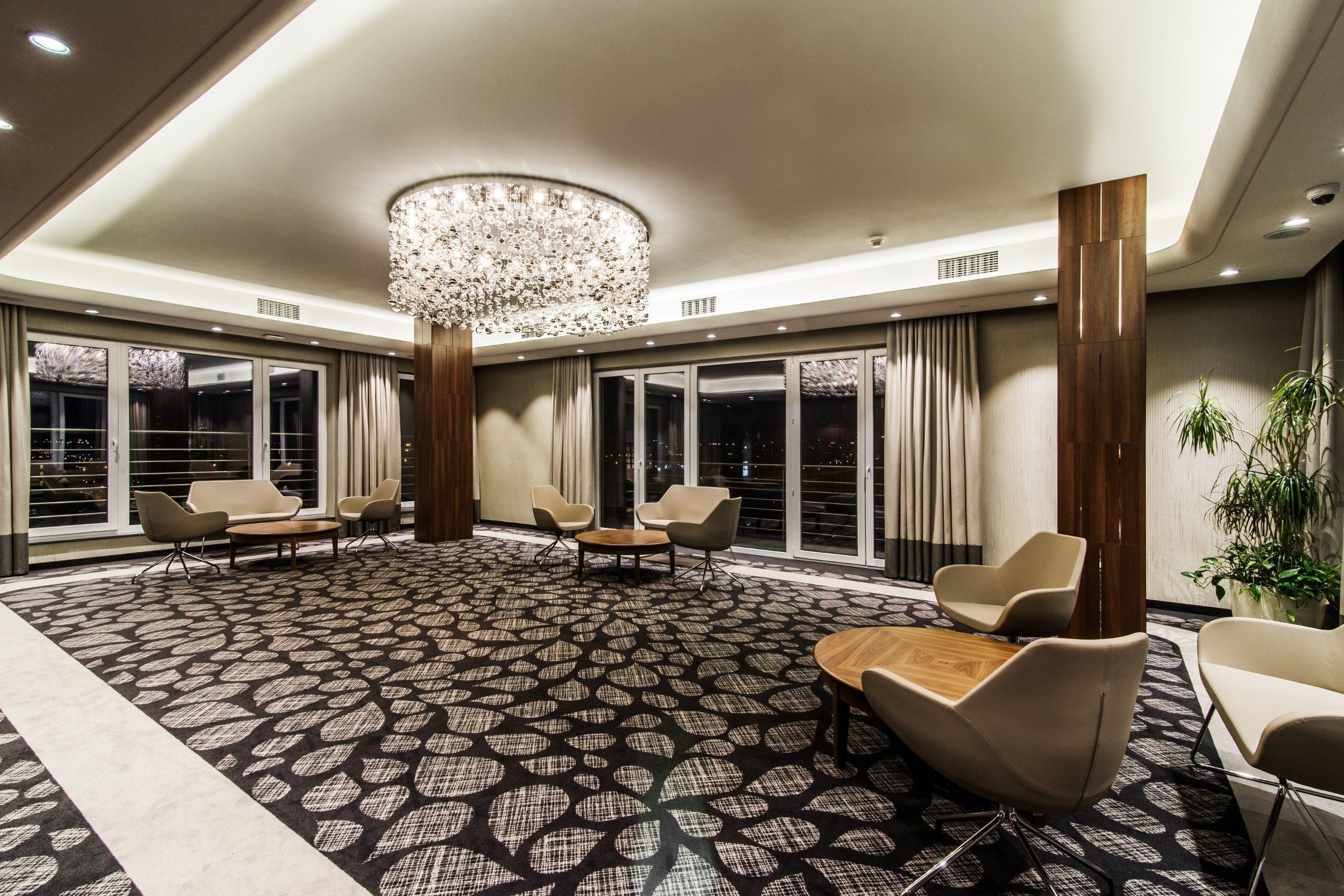 Concorde + Zeppelin + foyer