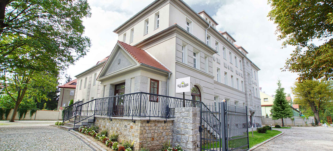 Villa la Pierre — Conference Hotel w Strzegom