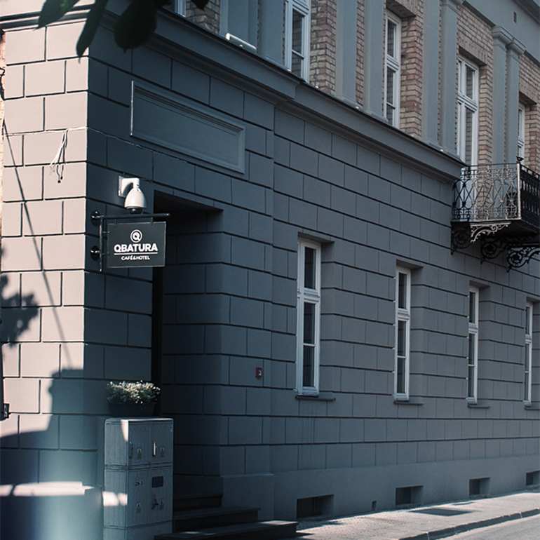 Qbatura Cafe & Hotel — Hotel Konferencyjny w Ciechanów